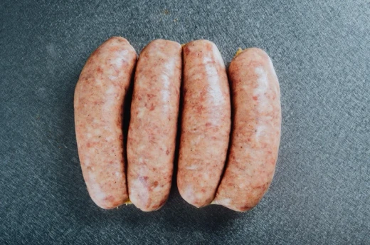 Fresh sausages with chilli and salt